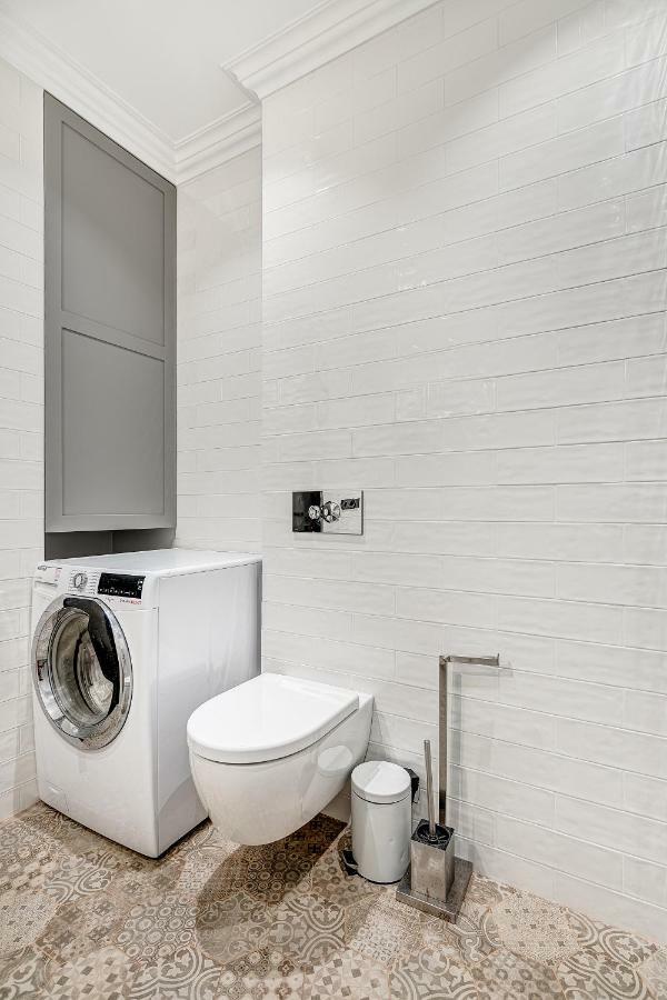 Happy Inn Presidential, Self Check-In, Parking In The Underground Garage Vilnius Luaran gambar